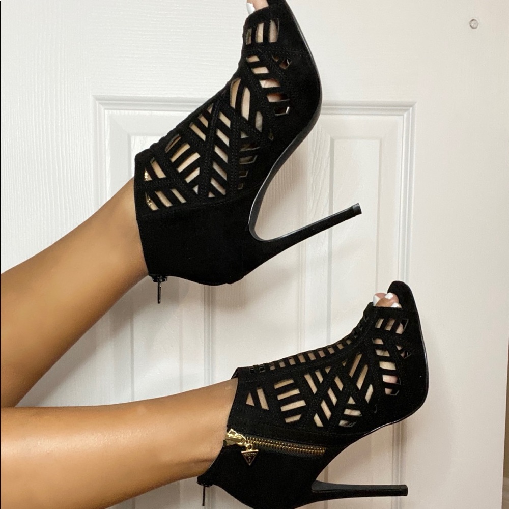 GUESS peep toe, geometric design pumps